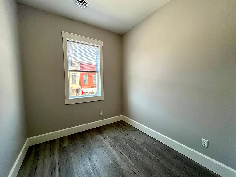318 S Locust St #3 — Photo 9