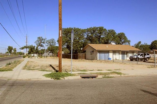 2nd image of 2584 S Walnut Ave