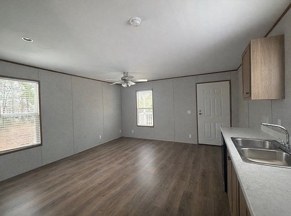 5th image of 910 Pleasure Bend Rd