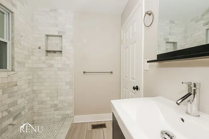 1012 Warren St — Photo 13