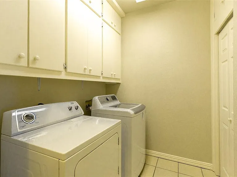 10008 Dryden Ln — Photo 12