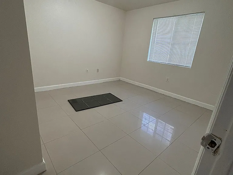 1257 NW 55th Ter — Photo 5