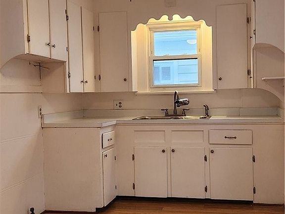 2nd image of 280 Saint Casimir St