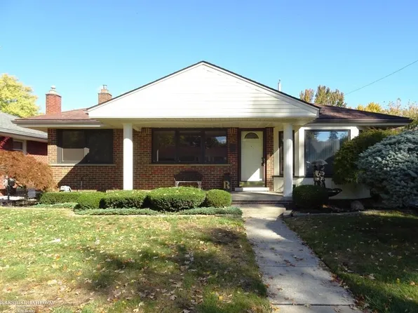 22011 Lakeshire St, Saint Clair Shores, MI 48081
