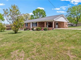 200 Beckford Dr, Lexington, NC 27295