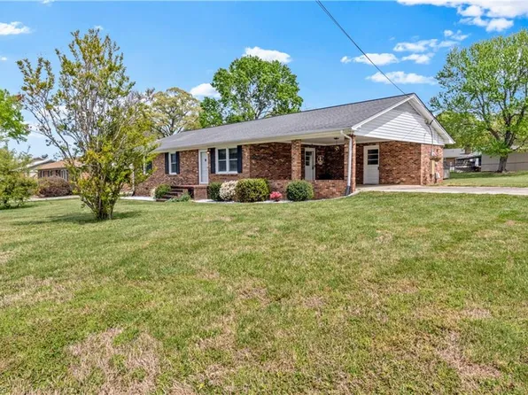 200 Beckford Dr, Lexington, NC 27295