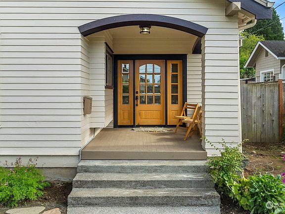 2nd image of 215 18th Avenue SE