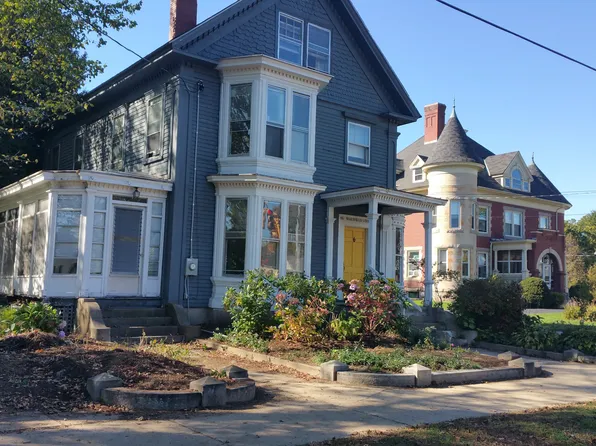 86 Wakefield St, Rochester, NH 03867