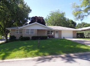 302 S Main St, Carroll, IA 51401