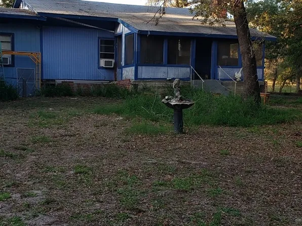 338 FLORES OAKS DR, Floresville, TX 78114