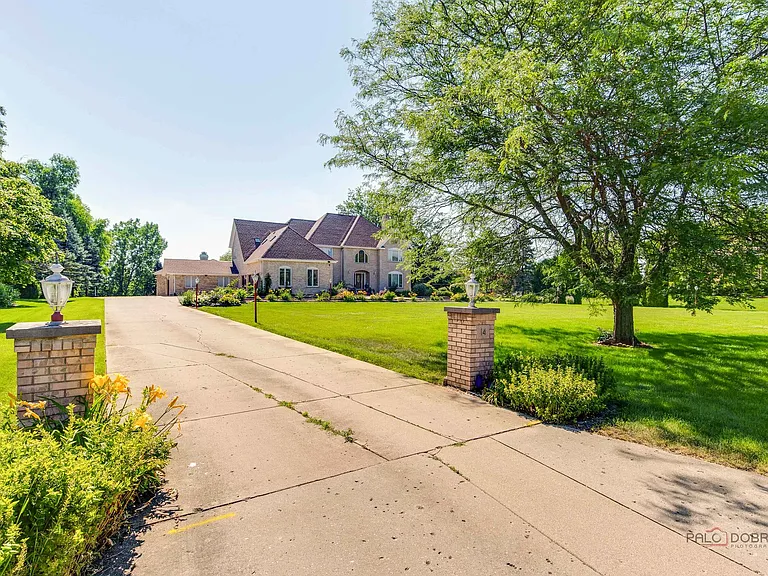 14 Pentwater Dr — Photo 44