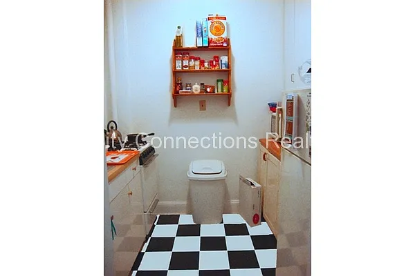 Rented by City Connections Realty | media 3