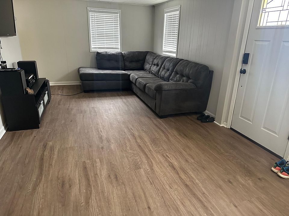 2nd image of 315 2nd St