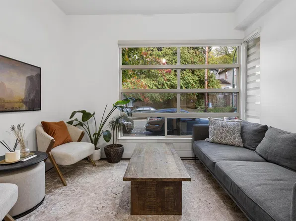 881 Salsbury Dr, Vancouver, BC V5L 4A3