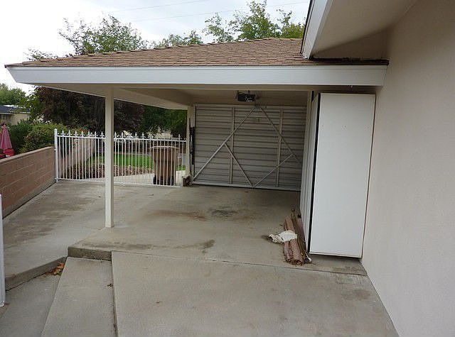 2nd image of 3061 Elmwood Ave