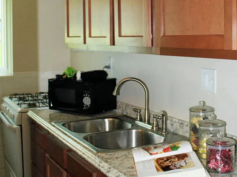 Bel Aire Apartments — Photo 11