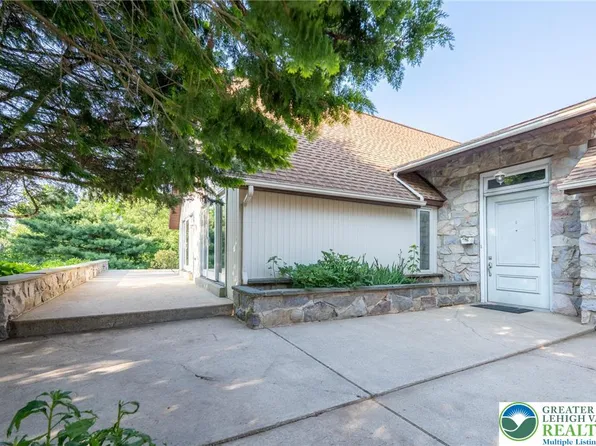 68 Knoll Cir, Boyertown, PA 19512