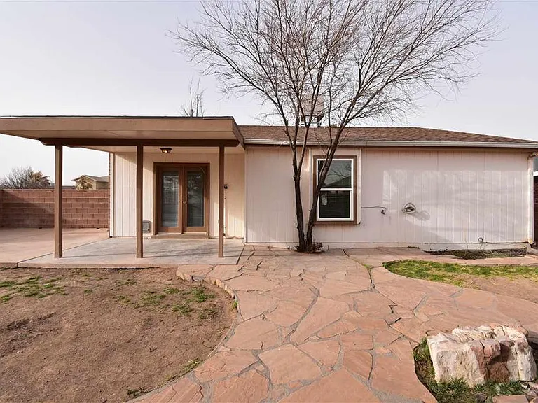 1389 Lindberg Ave — Photo 9