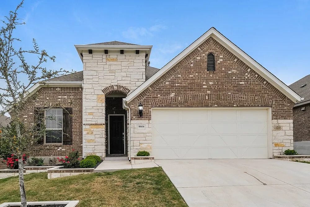 4 bed, 3.0 bath, 1975 sqft, $2,725 — Photo 1