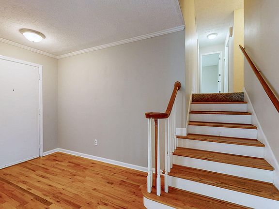 5th image of 214 Vicksburg Dr
