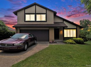 24516 Park Ridge Ct, Novi, MI 48375