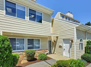 207 Crystal Hill Ln, Poughkeepsie, NY 12603