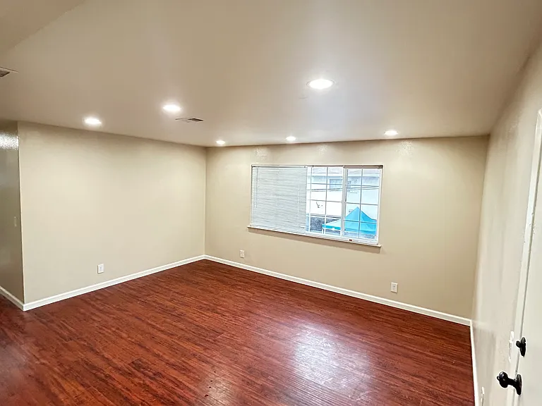 665 E Olive Ave #4 — Photo 2
