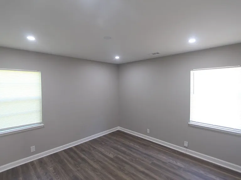 7808 Vienna Ave — Photo 9