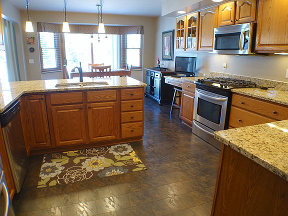3rd image of 9380 Cambridge Dr