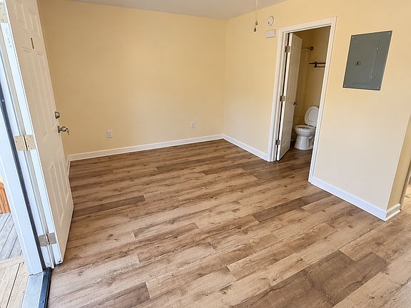 2nd image of 403 Vienna St #D