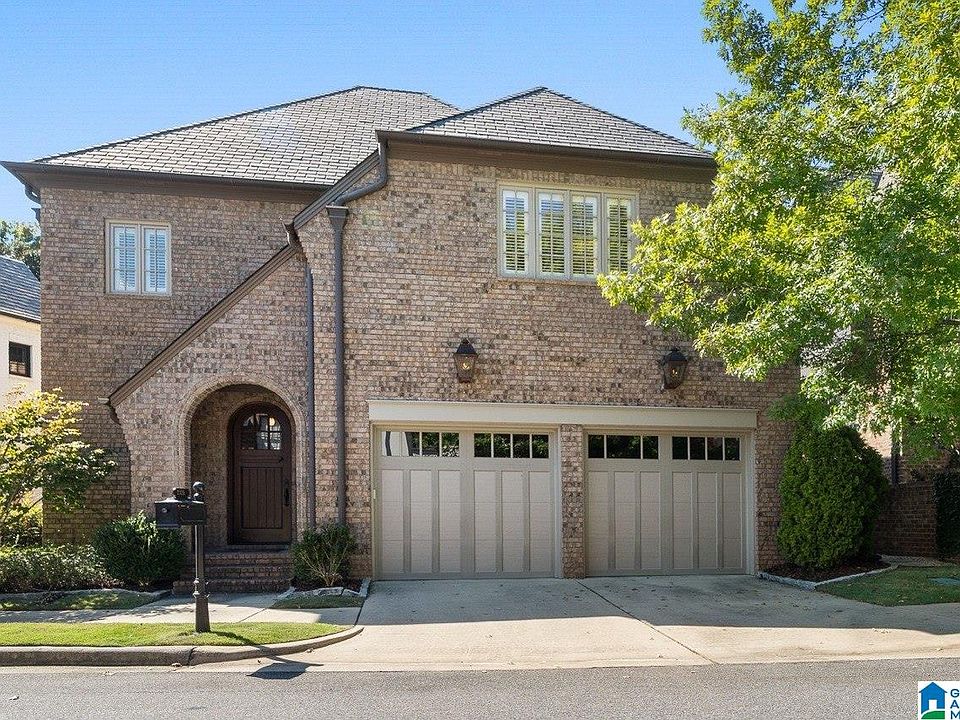 1st image of 2325 Highland Cres