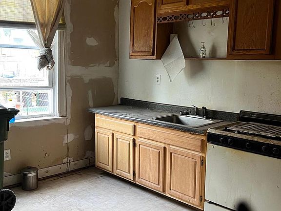 3rd image of 13 N Gorman Ave