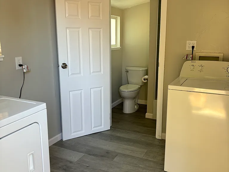 Onsite washer and dryer included