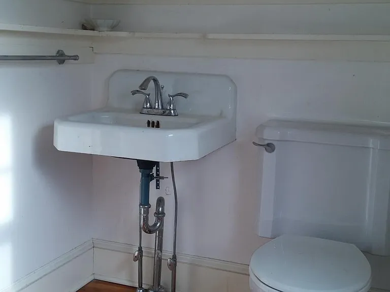 Original bathroom fixtures
