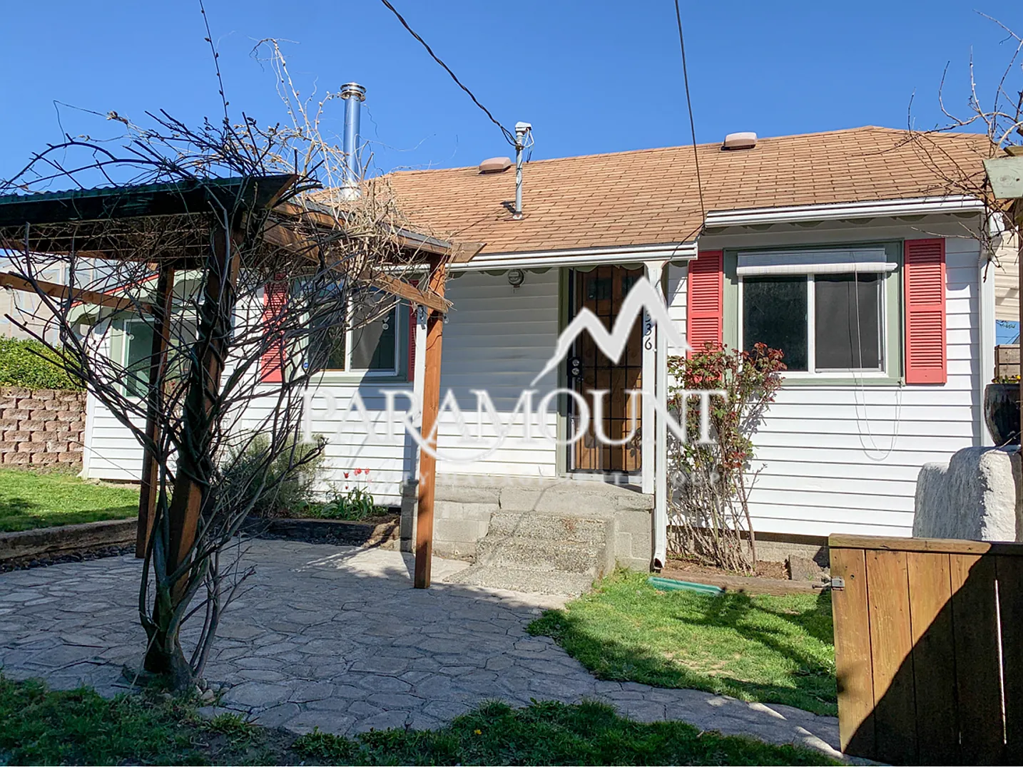 Adorable 1 Bed in Bremerton! — Photo 2