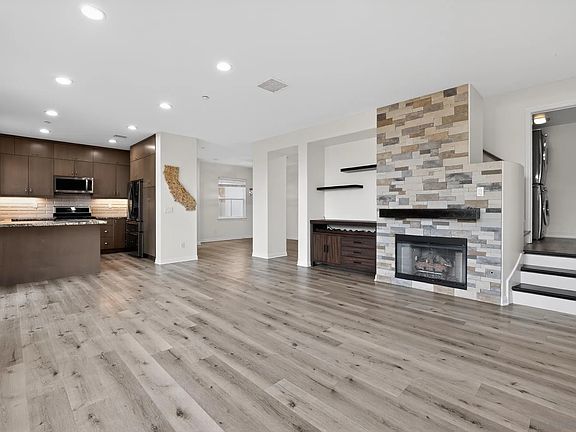 5th image of 1357 Sky Ridge Ct