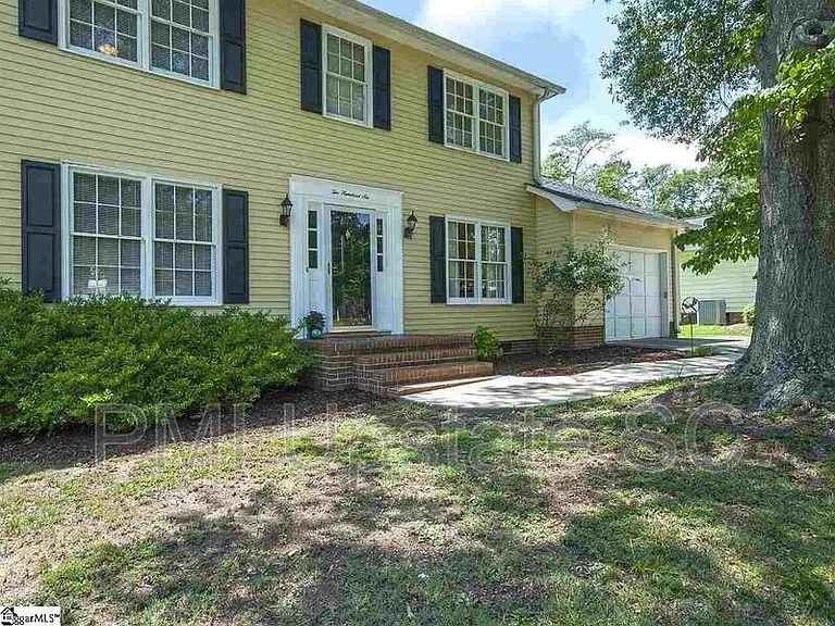 206 Manassas Dr — Photo 1