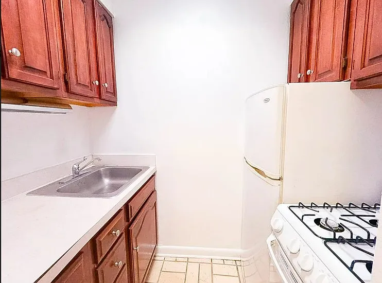 534 East 85th Street — Photo 4