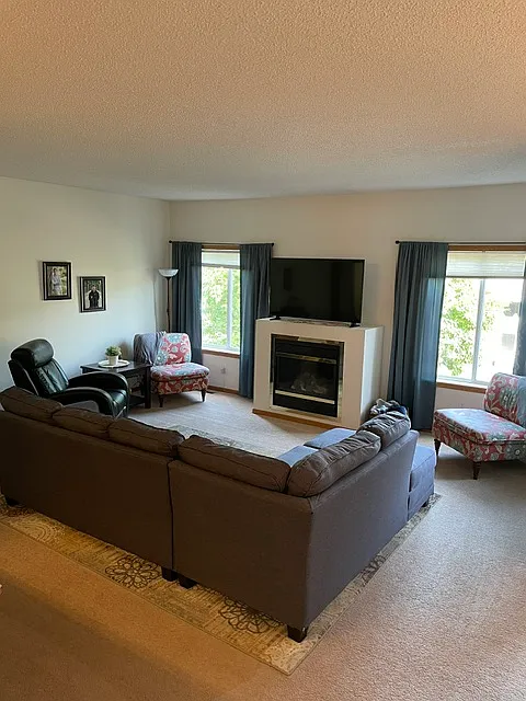 2 bed, 1.5 bath, 1525 sqft, $2,000 — Photo 2