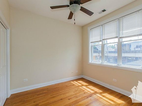 5th image of 1041 W Newport Ave #1