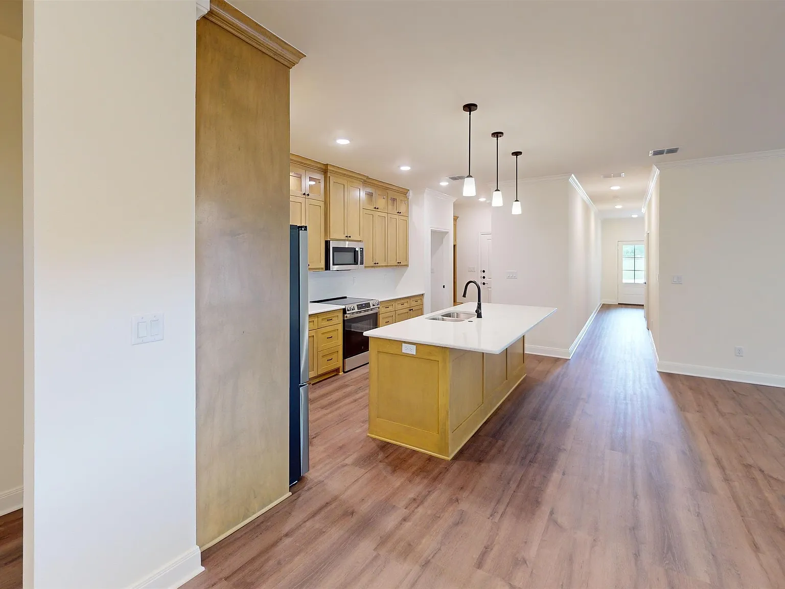 3 bed, 2.0 bath, 1862 sqft, $2,795 — Photo 4