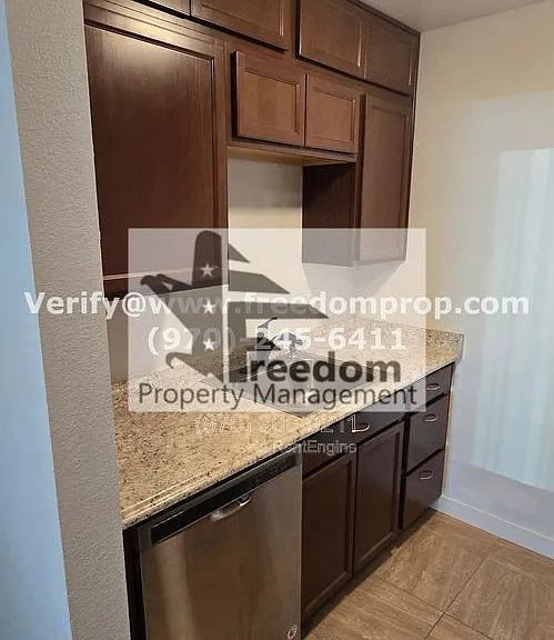Chateau Apartments — Photo 5
