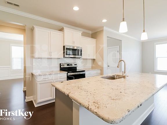 5th image of 159 Grey Hawk Dr