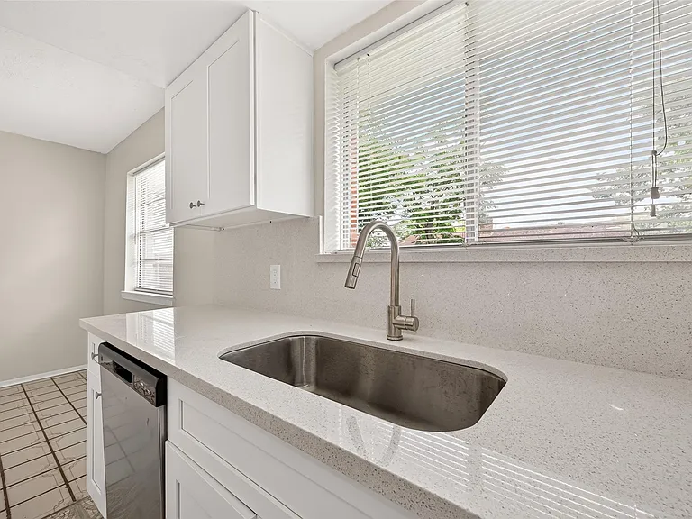 9903 Kent Towne Ln — Photo 18