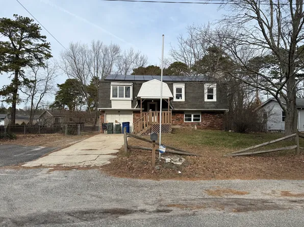 3 Cherokee Dr, Browns Mills, NJ 08015