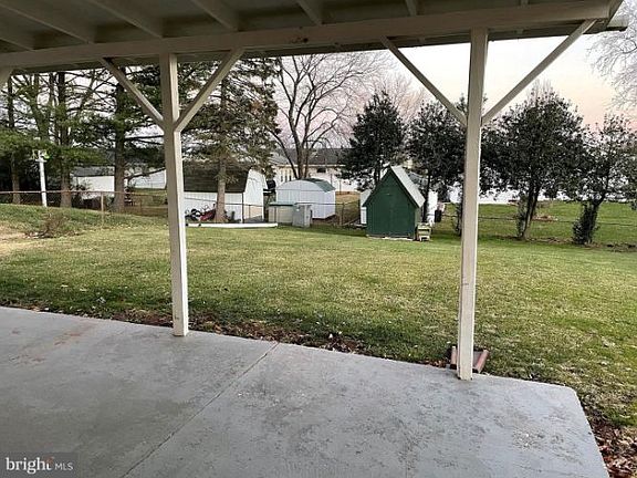 5th image of 710 N Amelia St