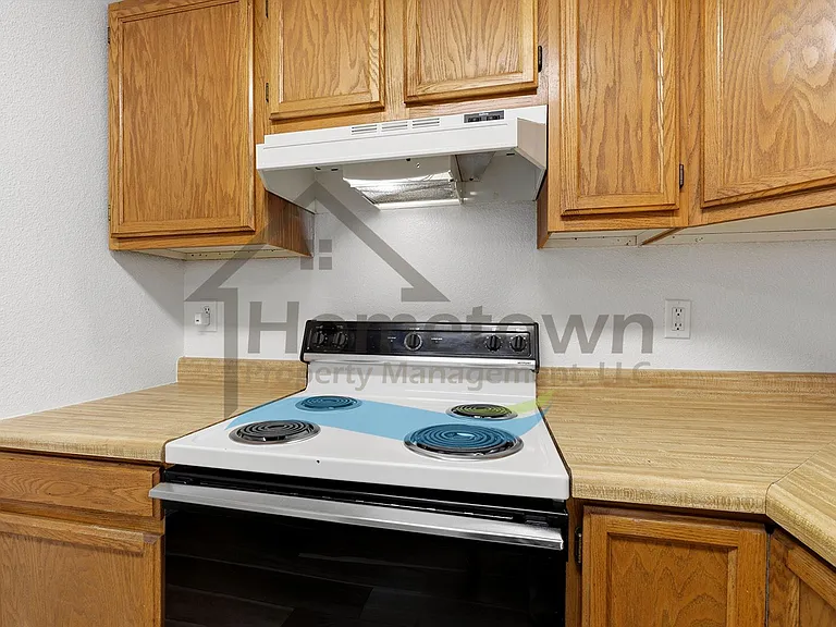 703 N Compton St — Photo 65