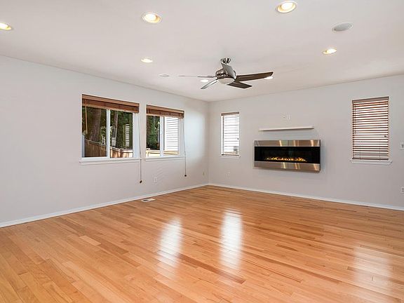 4th image of 17419 92nd Ave NE