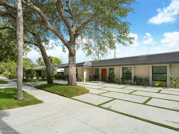 21490 Highland Lakes Blvd, Miami, FL 33179