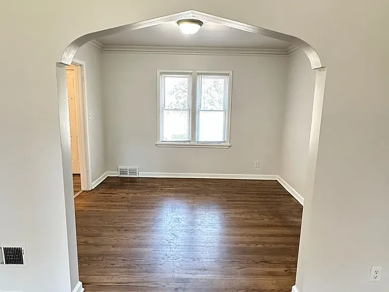 1409 Vinton St — Photo 3